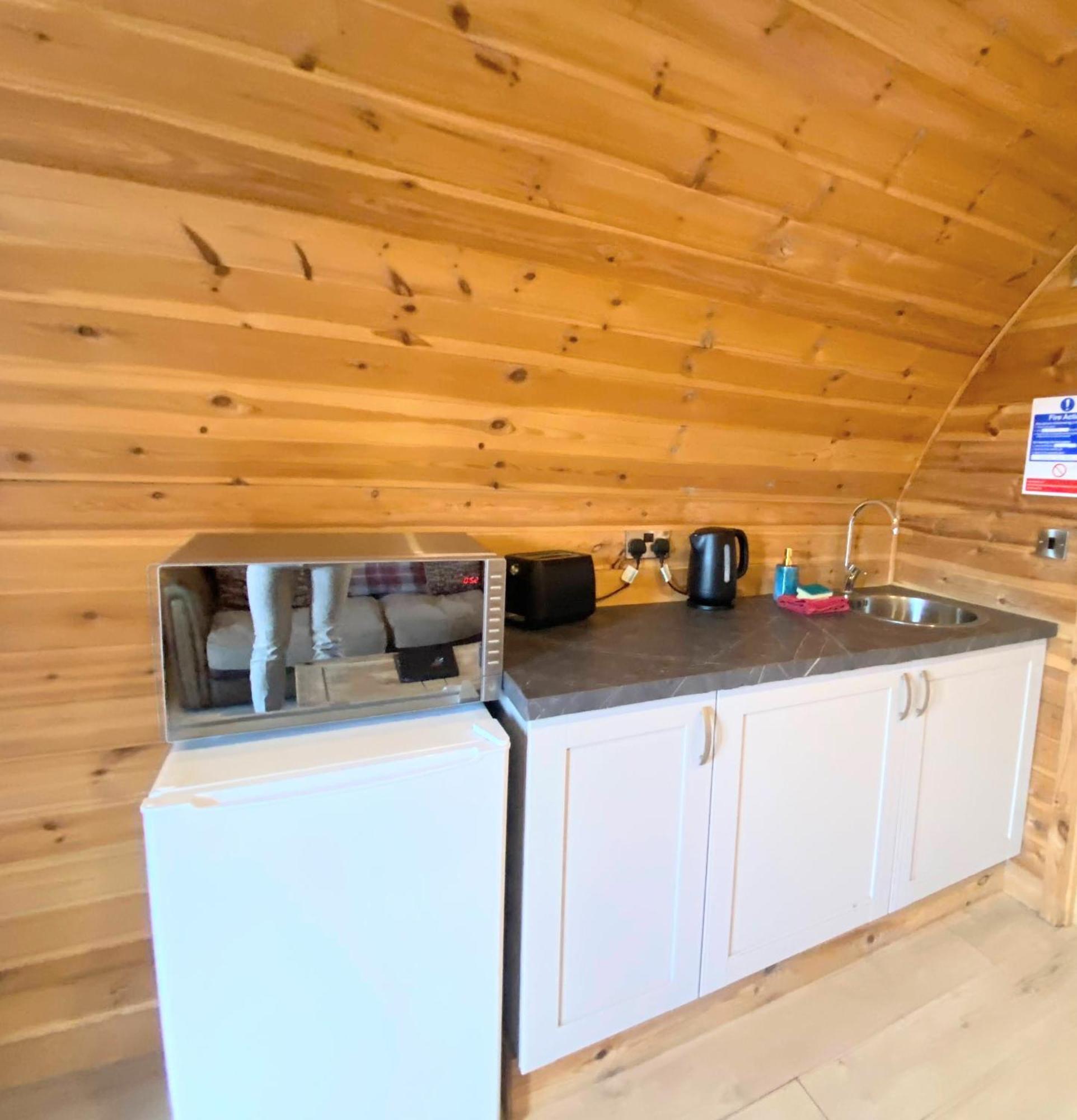 Pond View Pod 1 With Outdoor Hot Tub - Fife - Loch Leven - Lomond Hills Villa Kelty Exterior photo